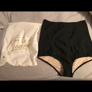 Kortni Jeane extended high waisted bottoms - black